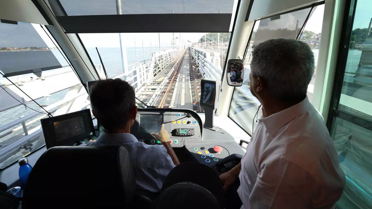 O Veículo Leve sobre Trilhos (VLT) de Salvador e Região Metropolitana iniciou, nesta segunda-feira (29), a operação assistida de embarque