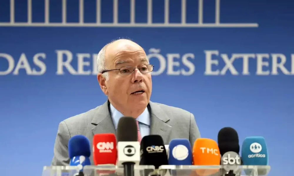 O ministro das Relações Exteriores, Mauro Vieira, afirmou que os Estados Unidos buscaram uma “capitulação” do governo brasileiro durante
