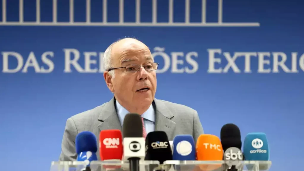 O ministro das Relações Exteriores, Mauro Vieira, afirmou que os Estados Unidos buscaram uma “capitulação” do governo brasileiro durante