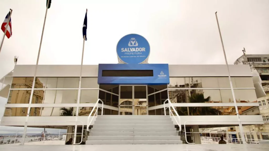 A Prefeitura de Salvador abriu inscrições para concurso público destinado ao preenchimento de cargos de professor e coordenador