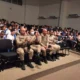 Drogas e à Violência (PROERD). A cerimônia de formatura foi realizada no auditório do complexo social, esportivo e cultural Subúrbio 360,
