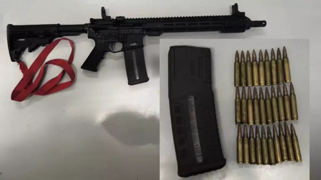 Um fuzil calibre 5,56 foi apreendido por equipes da RONDESP Médio Rio de Contas (MRC) e pelo 19º Batalhão da Polícia Militar (BPM/Jequié),