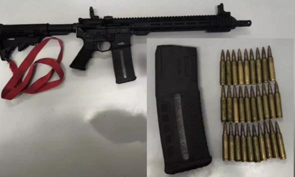 Um fuzil calibre 5,56 foi apreendido por equipes da RONDESP Médio Rio de Contas (MRC) e pelo 19º Batalhão da Polícia Militar (BPM/Jequié),