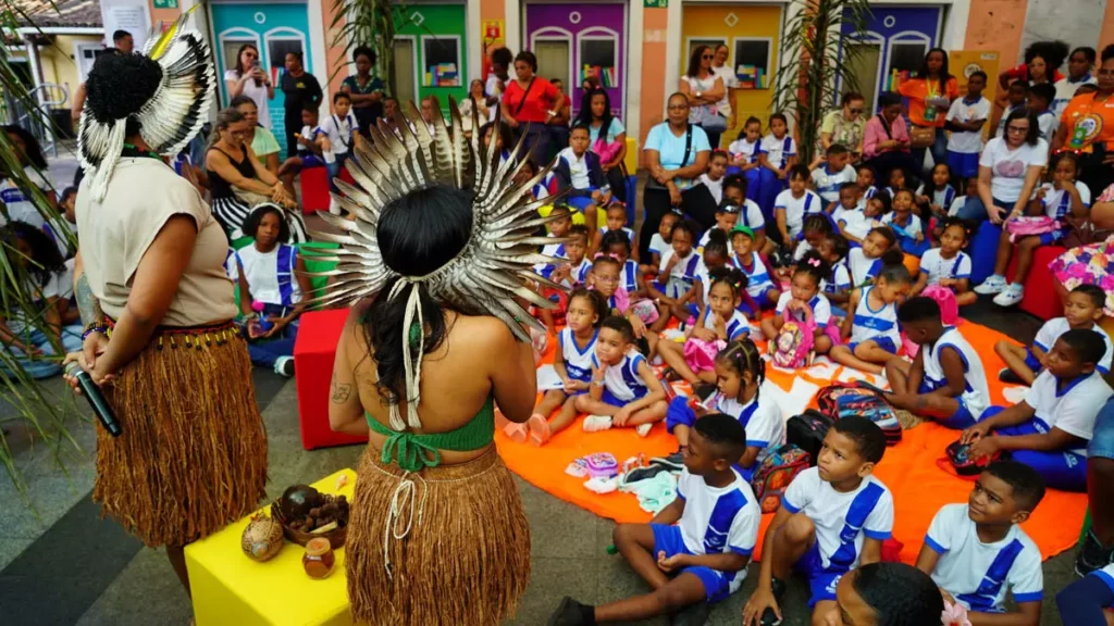 A 6ª edição da Festa Literária Arte e Identidade já tem tema definido: “O Futuro é Ancestral – Arte e Literatura Afrofuturista”.