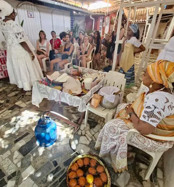 acarajé nos rituais do candomblé e sua importância para a preservação da cultura afro-baiana foram vivenciadas por 22 estudantes franceses,