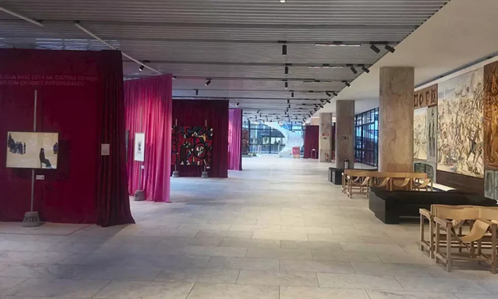 O Teatro Castro Alves (TCA) reabre as portas de seu Foyer, totalmente requalificado, com a exposição “MAM no TCA: Ocupação Lina Bo Bardi”,