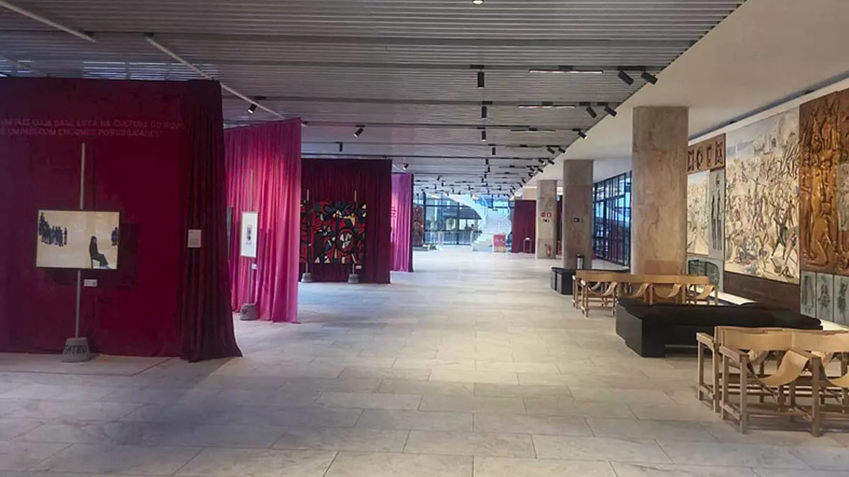 O Teatro Castro Alves (TCA) reabre as portas de seu Foyer, totalmente requalificado, com a exposição “MAM no TCA: Ocupação Lina Bo Bardi”,