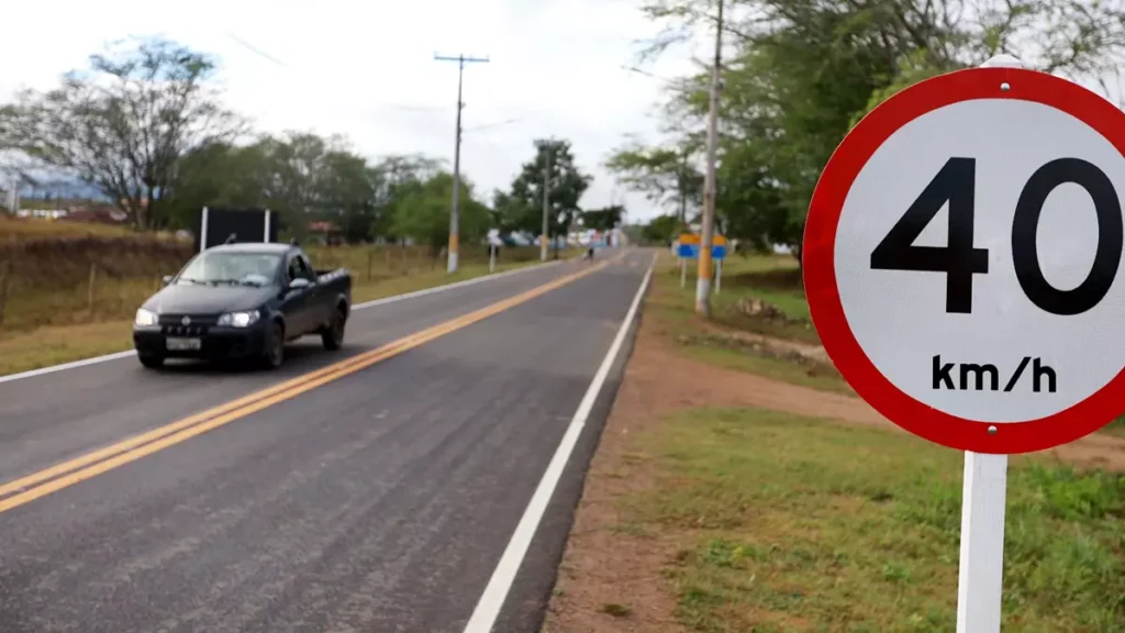 respectivamente, para quitar o Imposto sobre a Propriedade de Veículos Automotores (IPVA) em cota única com desconto de 8%. O