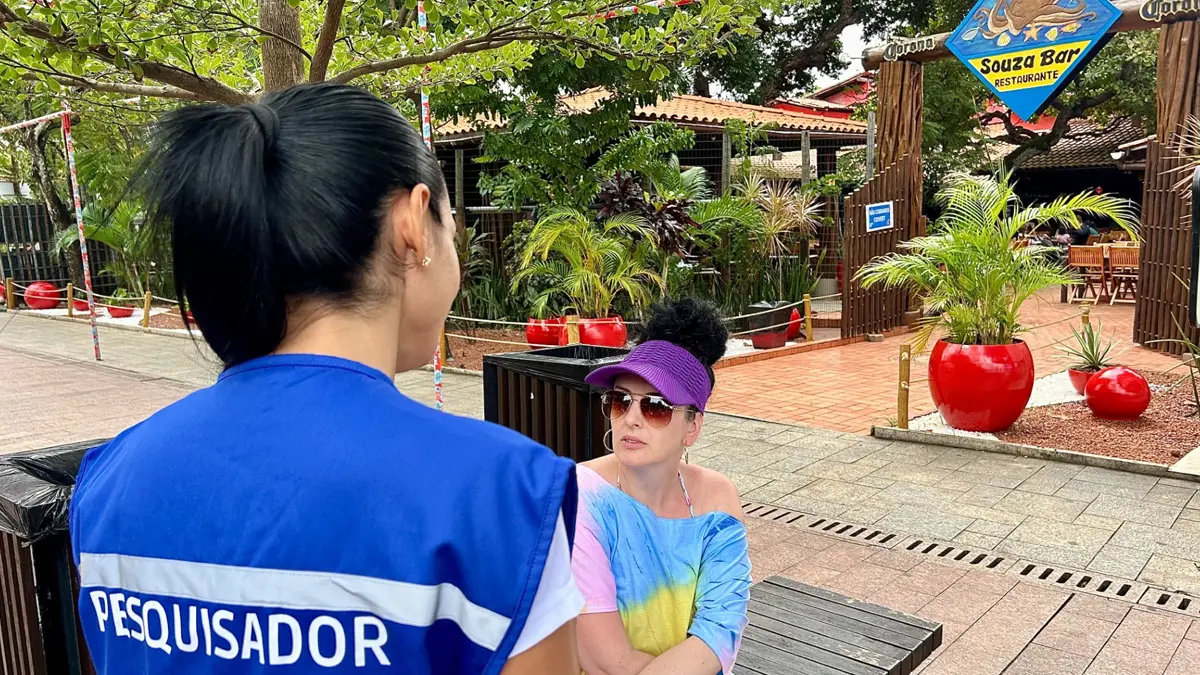 litorâneos e pela Chapada Diamantina. Durante os passeios, os visitantes são abordados por equipes da Pesquisa Macro de Caracterização