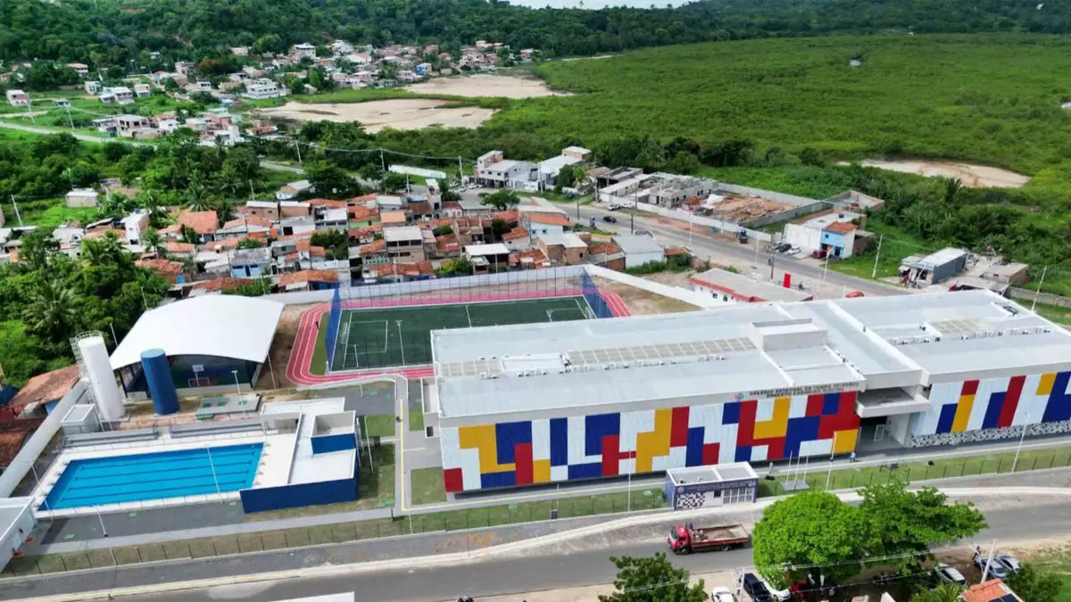 O candidato ao Senado pelo PL, João Roma, voltou a classificar a progressão parcial da rede estadual da Bahia como “aprovação automática”