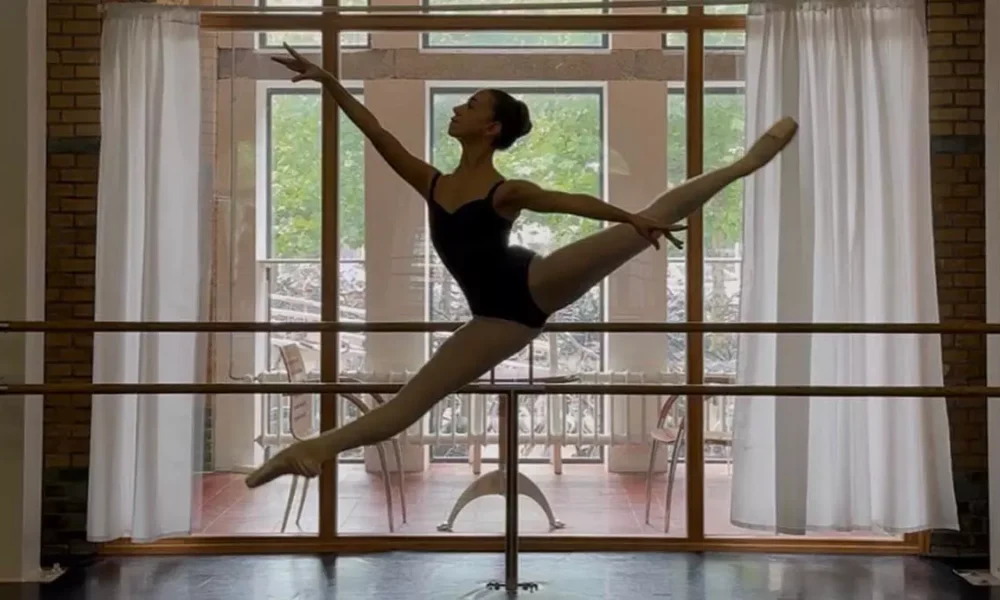 A bailarina baiana Paula Marquez Ribeiro alcançou um importante marco em sua trajetória artística ao ser aprovada para o Classical 