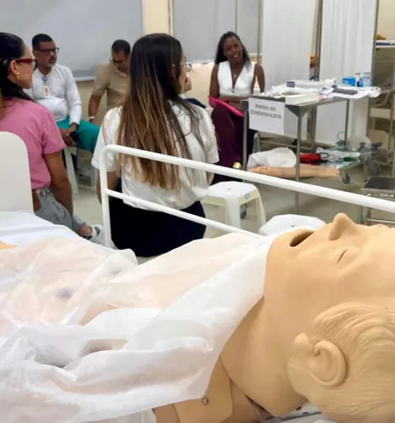 reproduzir leitos hospitalares e postos de enfermagem compõem o cenário dos treinamentos de simulação realística iniciados