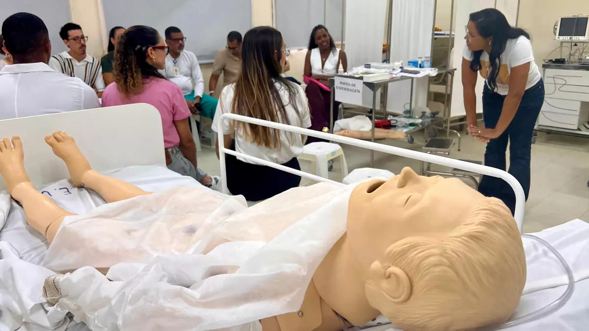 reproduzir leitos hospitalares e postos de enfermagem compõem o cenário dos treinamentos de simulação realística iniciados