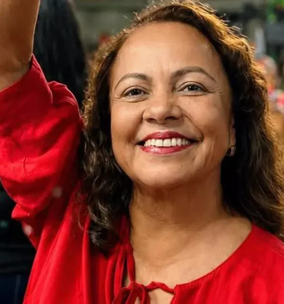 A vereadora Aladilce Souza (PCdoB) afirmou neste domingo (26) que a composição da chapa liderada por ACM Neto revela uma contradição