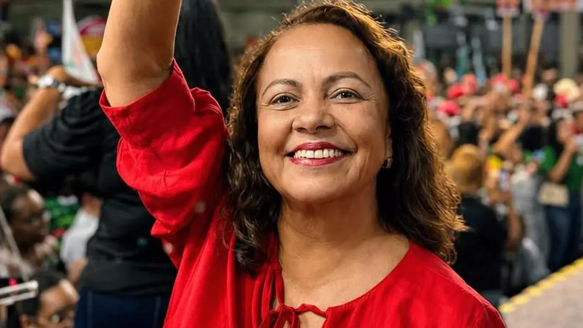 A vereadora Aladilce Souza (PCdoB) afirmou neste domingo (26) que a composição da chapa liderada por ACM Neto revela uma contradição