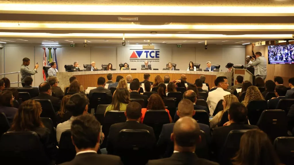 Tribunal de Contas do Estado da Bahia (TCE-BA) nesta quinta-feira (30), durante sessão plenária presidida pelo conselheiro