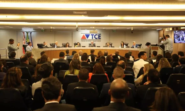 Tribunal de Contas do Estado da Bahia (TCE-BA) nesta quinta-feira (30), durante sessão plenária presidida pelo conselheiro