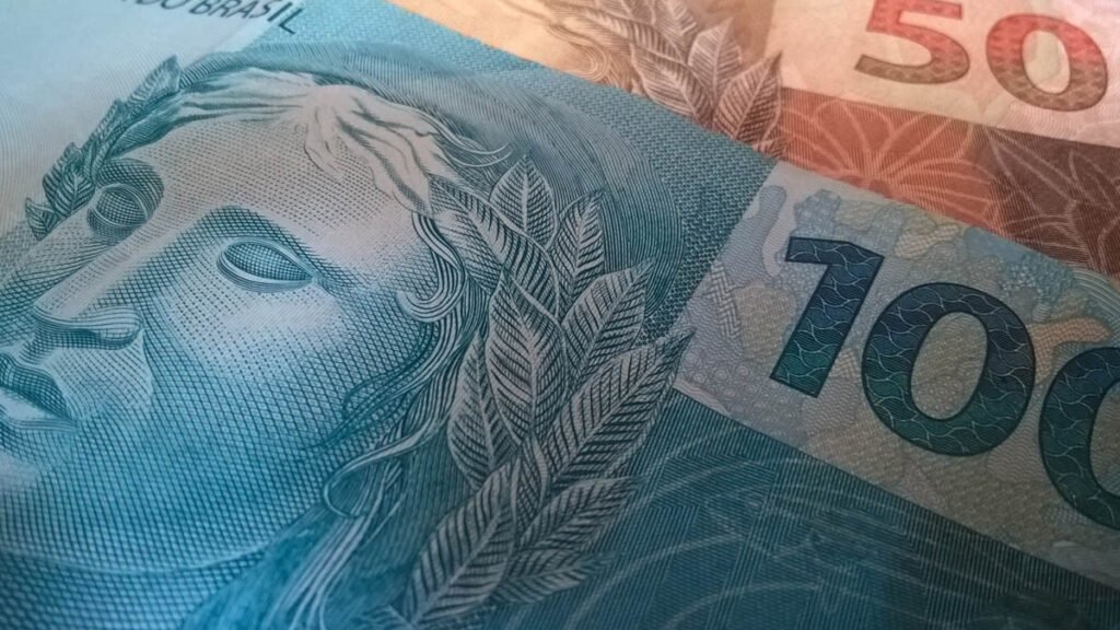 O Conselho Curador do Fundo de Garantia do Tempo de Serviço (FGTS) aprovou, nesta terça-feira (28), a distribuição de R$ 13,04 bilhões aos
