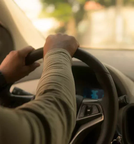 (TSE). Entre as principais restrições está a proibição de propaganda política em carros de transporte por aplicativo, como Uber,