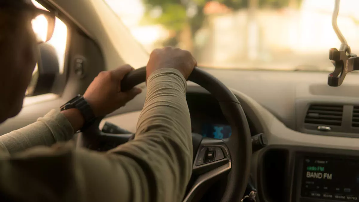 (TSE). Entre as principais restrições está a proibição de propaganda política em carros de transporte por aplicativo, como Uber,