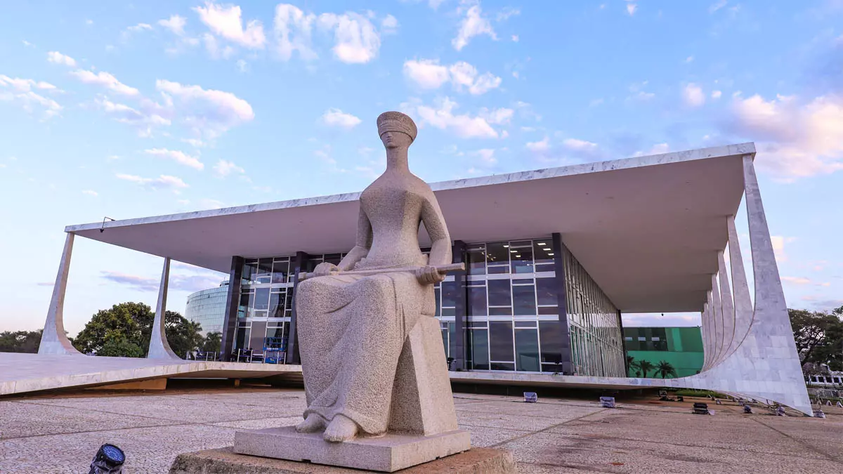 O Supremo Tribunal Federal (STF) determinou, nesta quarta-feira (12), a suspensão imediata do pagamento de verbas indenizatórias