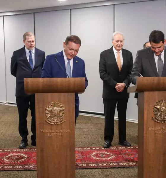iniciativa voltada à proteção da integridade do processo democrático, o Tribunal Superior Eleitoral (TSE) e a Advocacia-Geral da União (AGU)