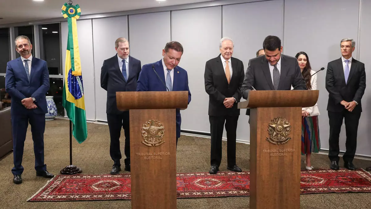iniciativa voltada à proteção da integridade do processo democrático, o Tribunal Superior Eleitoral (TSE) e a Advocacia-Geral da União (AGU)