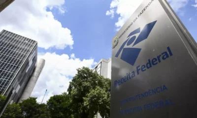 A Receita Federal libera, nesta segunda-feira (24), a consulta ao quarto e último lote de restituição do Imposto de Renda 2026.