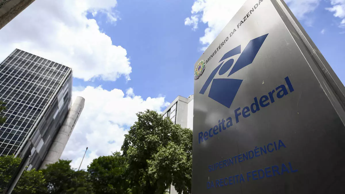 A Receita Federal libera, nesta segunda-feira (24), a consulta ao quarto e último lote de restituição do Imposto de Renda 2026.