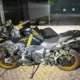 na prisão de dois suspeitos e na apreensão de arma de fogo, munições, uma motocicleta com placa adulterada, além de uma grande