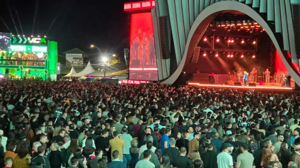 A Rua Chile, no Centro Histórico de Salvador, sediou o Wine Brasil Music 2026, festival que reuniu vinícolas baianas, nacionais