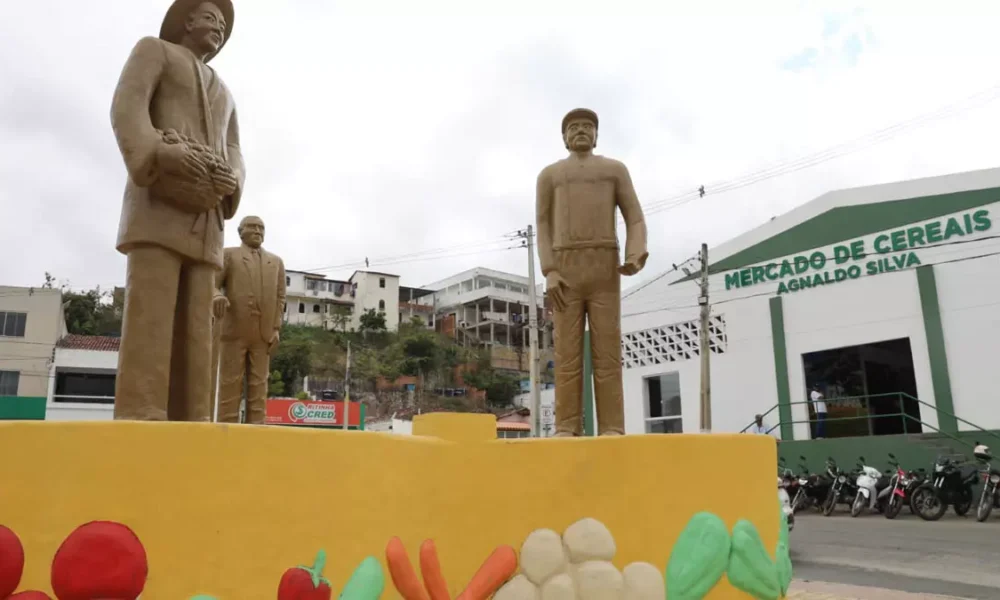 A Feira Livre de Jaguaquara passou a funcionar, desde sexta-feira (28), na área externa do Mercado Municipal do município,