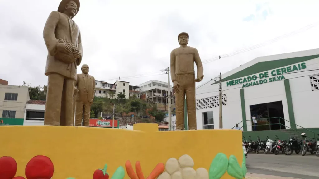 A Feira Livre de Jaguaquara passou a funcionar, desde sexta-feira (28), na área externa do Mercado Municipal do município,