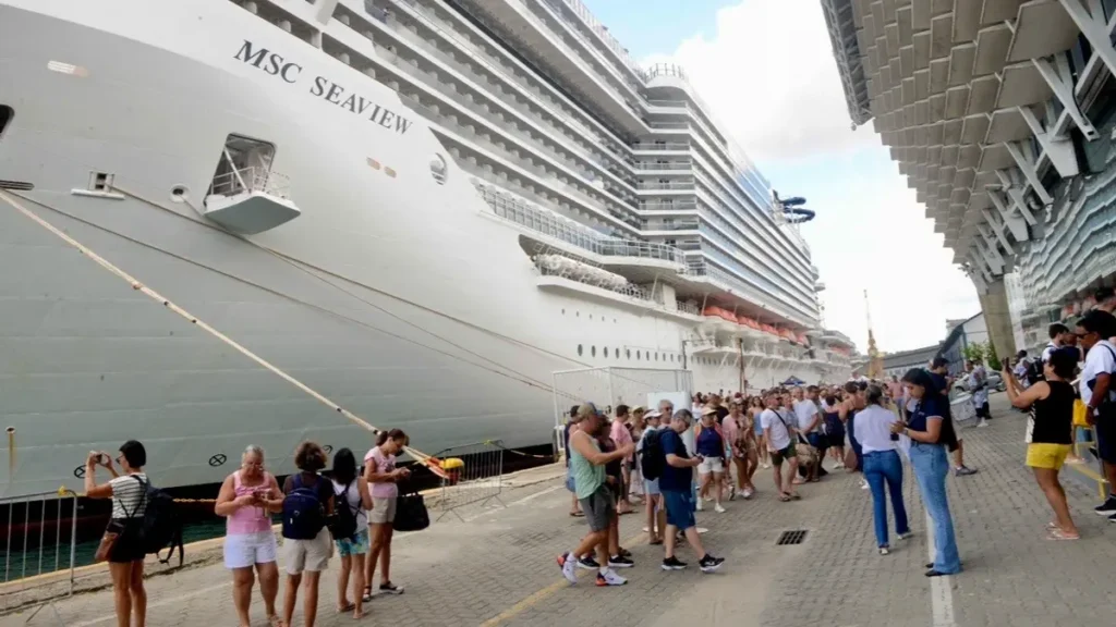 Mais de 180 mil turistas brasileiros e estrangeiros devem desembarcar na Bahia durante a temporada de cruzeiros marítimos 2026-2027,