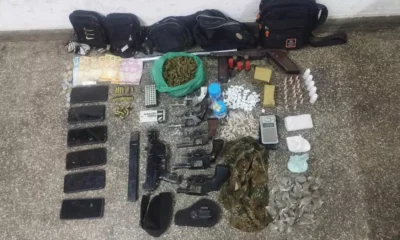 uma facção criminosa no bairro da Sucupira, em Una, no sul da Bahia. Durante a ação, os suspeitos teriam reagido à abordagem e entrado em