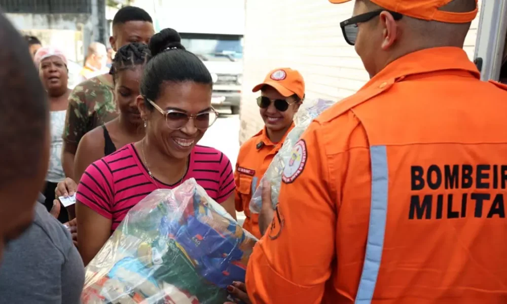 O Governo da Bahia iniciou, na terça-feira (4), a entrega de cestas básicas para famílias afetadas pelo desastre tecnológico ambiental
