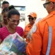 O Governo da Bahia iniciou, na terça-feira (4), a entrega de cestas básicas para famílias afetadas pelo desastre tecnológico ambiental