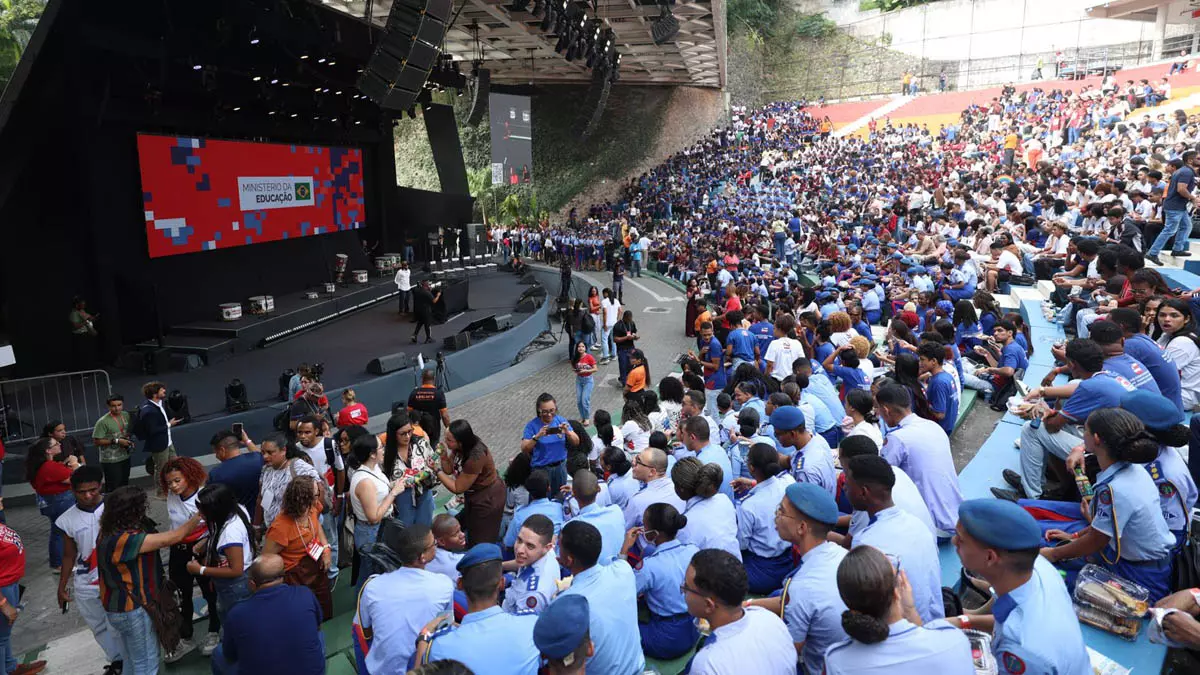 Cerca de 4 mil estudantes da rede estadual da Bahia participaram, nesta terça-feira (11), do Aulão Prepara Enem 2026, realizado na Concha