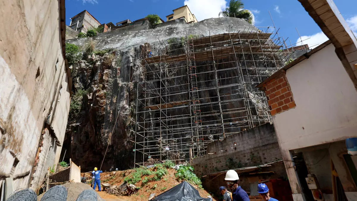 Os bairros do Pau Miúdo e da Cidade Nova, em Salvador, estão sendo beneficiados por obras de contenção de encostas.
