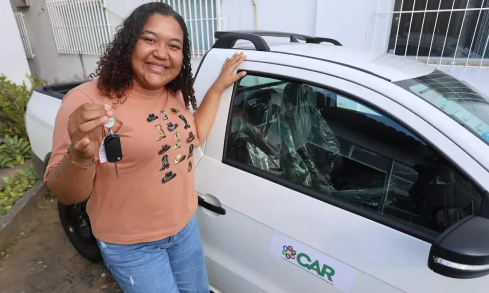 Associações comunitárias de cinco municípios baianos receberam, nesta segunda-feira (24), oito veículos modelo picape para reforçar