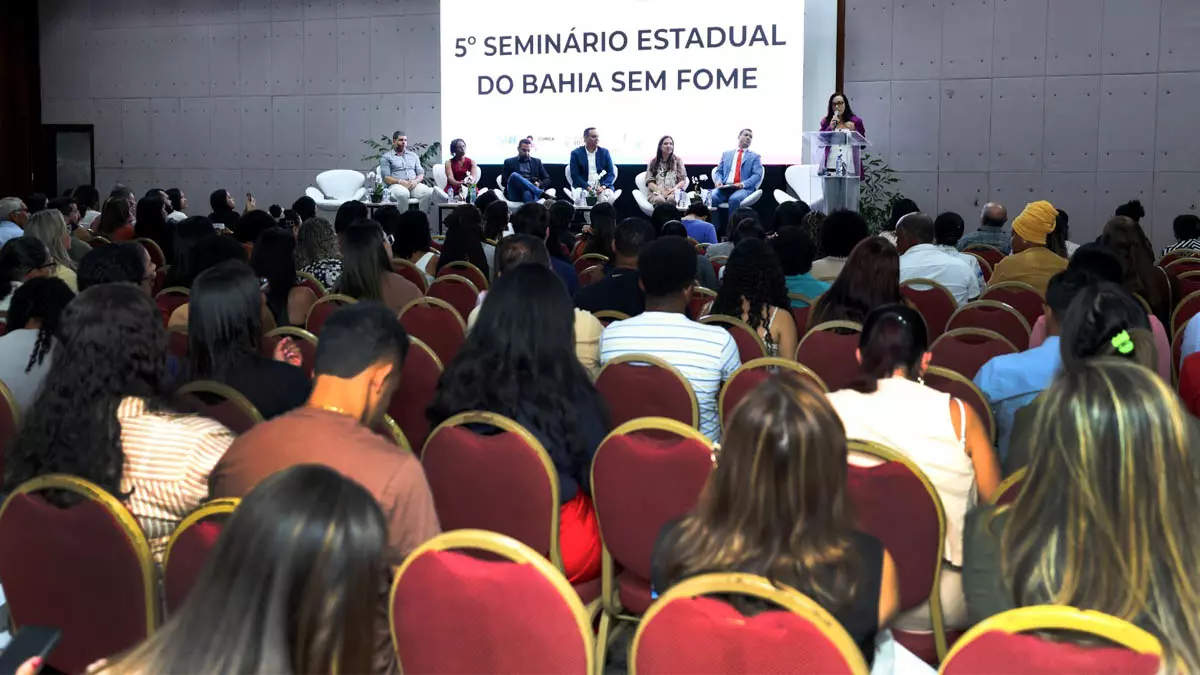 Cerca de 500 pessoas participam, nesta quarta-feira (26), do 5º Seminário Estadual do Bahia Sem Fome, realizado no Fiesta Bahia Hotel,