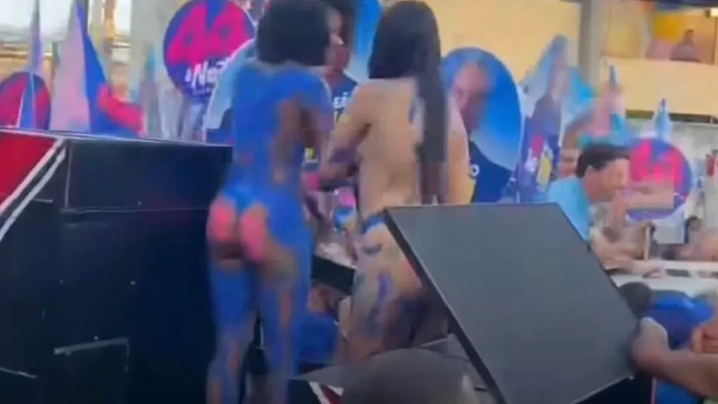 A deputada federal Lídice da Mata (PSB) criticou a presença de duas jovens seminuas, com os corpos pintados nas cores da campanha