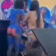 A deputada federal Lídice da Mata (PSB) criticou a presença de duas jovens seminuas, com os corpos pintados nas cores da campanha