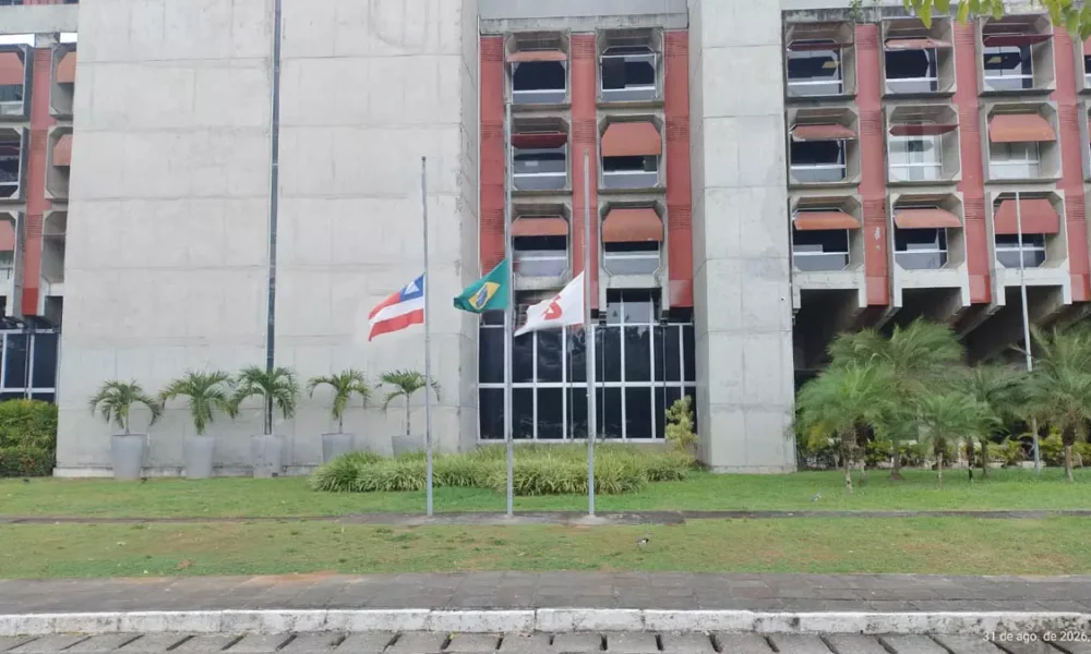 O governador Jerônimo Rodrigues decretou luto oficial de três dias em todo o estado da Bahia em razão da morte de quatro crianças vítimas