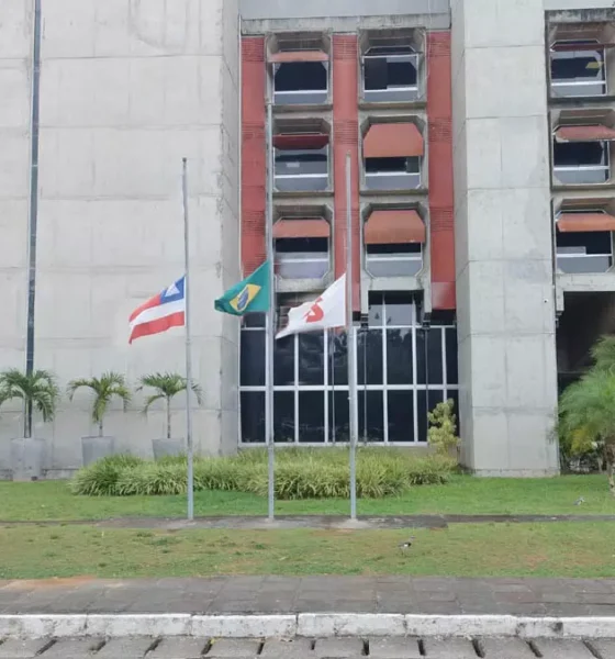 O governador Jerônimo Rodrigues decretou luto oficial de três dias em todo o estado da Bahia em razão da morte de quatro crianças vítimas