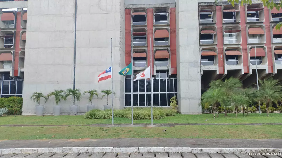 O governador Jerônimo Rodrigues decretou luto oficial de três dias em todo o estado da Bahia em razão da morte de quatro crianças vítimas