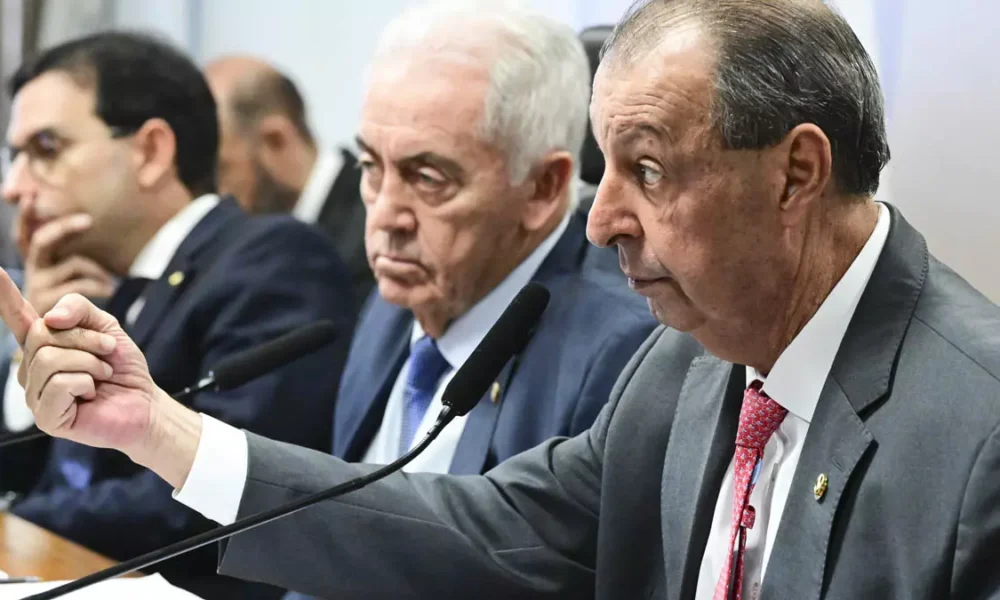 A Comissão de Constituição e Justiça (CCJ) do Senado aprovou, nesta quarta-feira (2), a Proposta de Emenda à Constituição