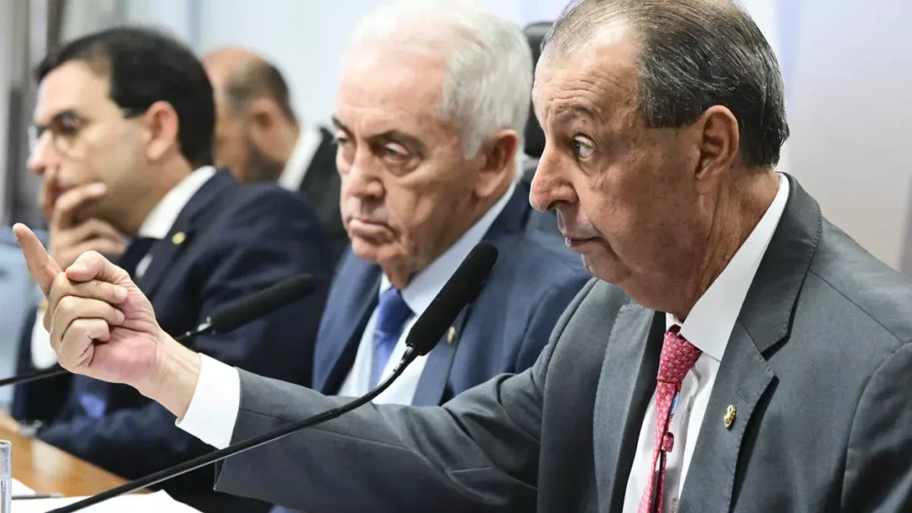 A Comissão de Constituição e Justiça (CCJ) do Senado aprovou, nesta quarta-feira (2), a Proposta de Emenda à Constituição