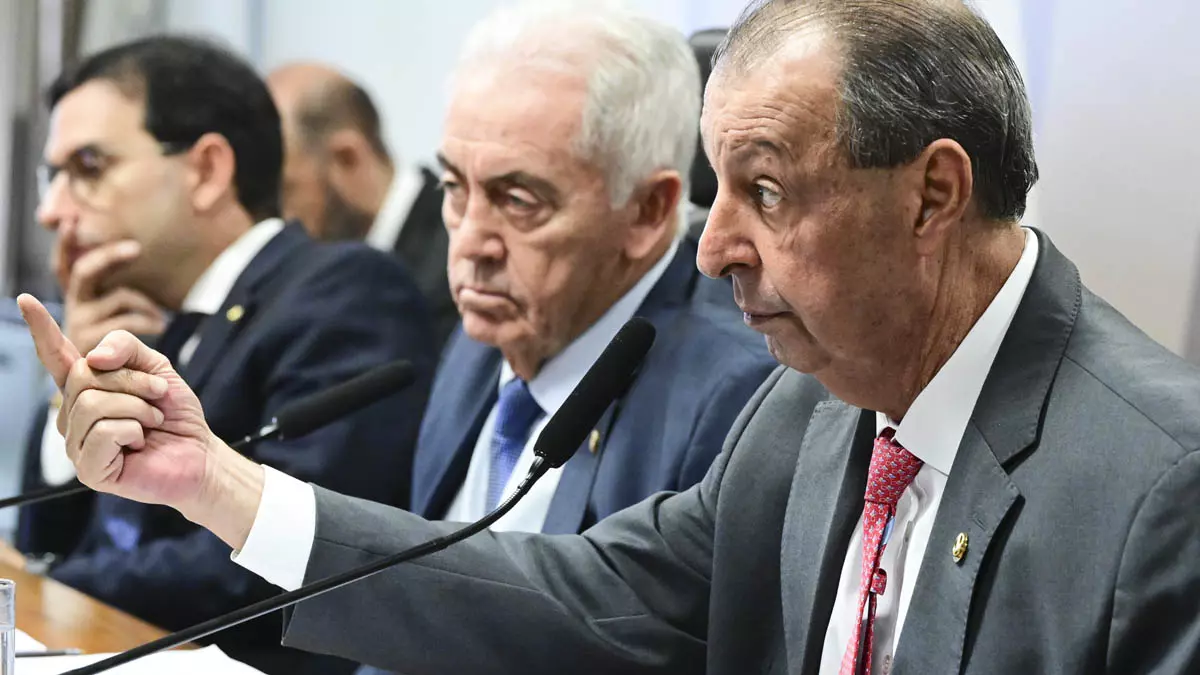 A Comissão de Constituição e Justiça (CCJ) do Senado aprovou, nesta quarta-feira (2), a Proposta de Emenda à Constituição