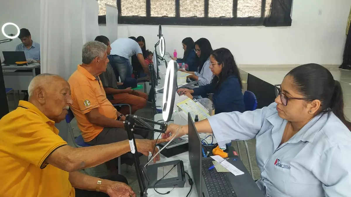 Carteira de Identidade Nacional (CIN). A ação é gratuita e tem como objetivo ampliar o acesso à documentação para trabalhadores,